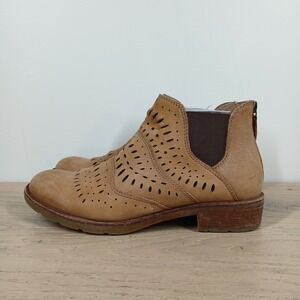 Sofft Boots Women 8M Tan Leather Perforated Ankle Chelsea Low Heel Slip On